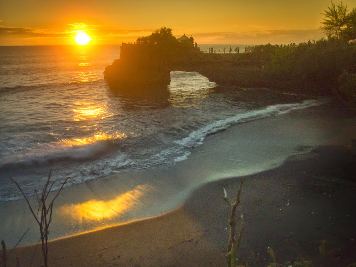Pantai Menganti Kebumen: HTM dan Spot Foto 